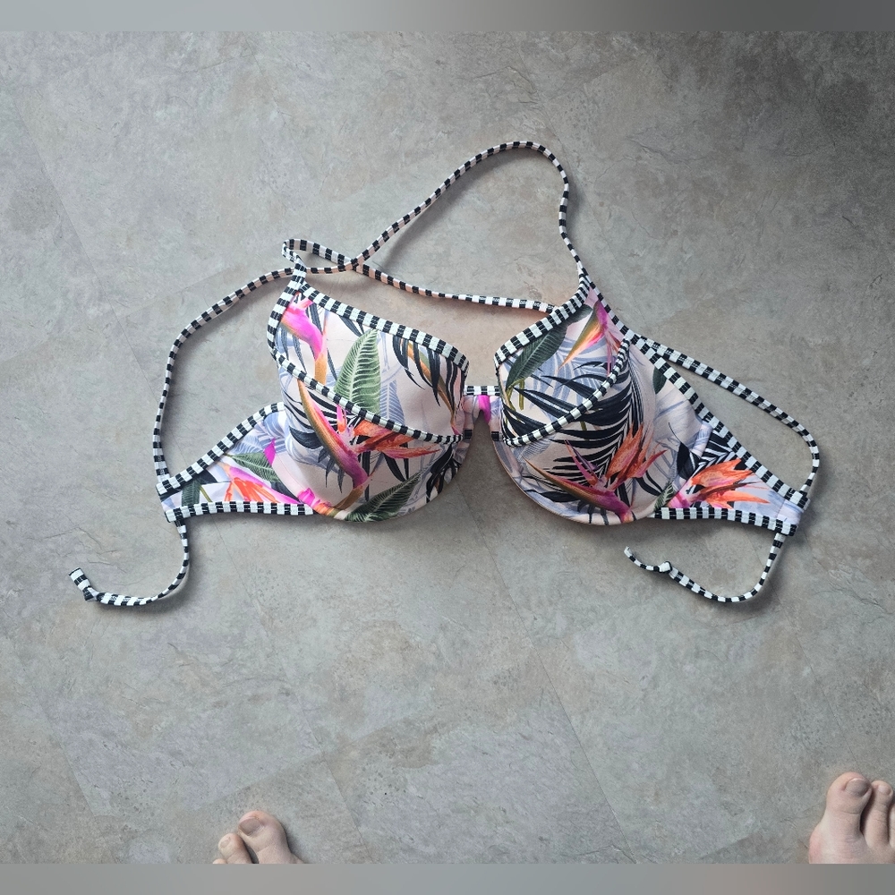 Size F Body Glove Bikini Adjustable top